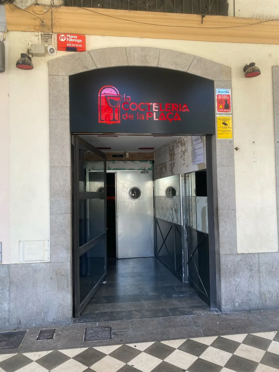Rètol de local — La Cocteleria de la Plaça