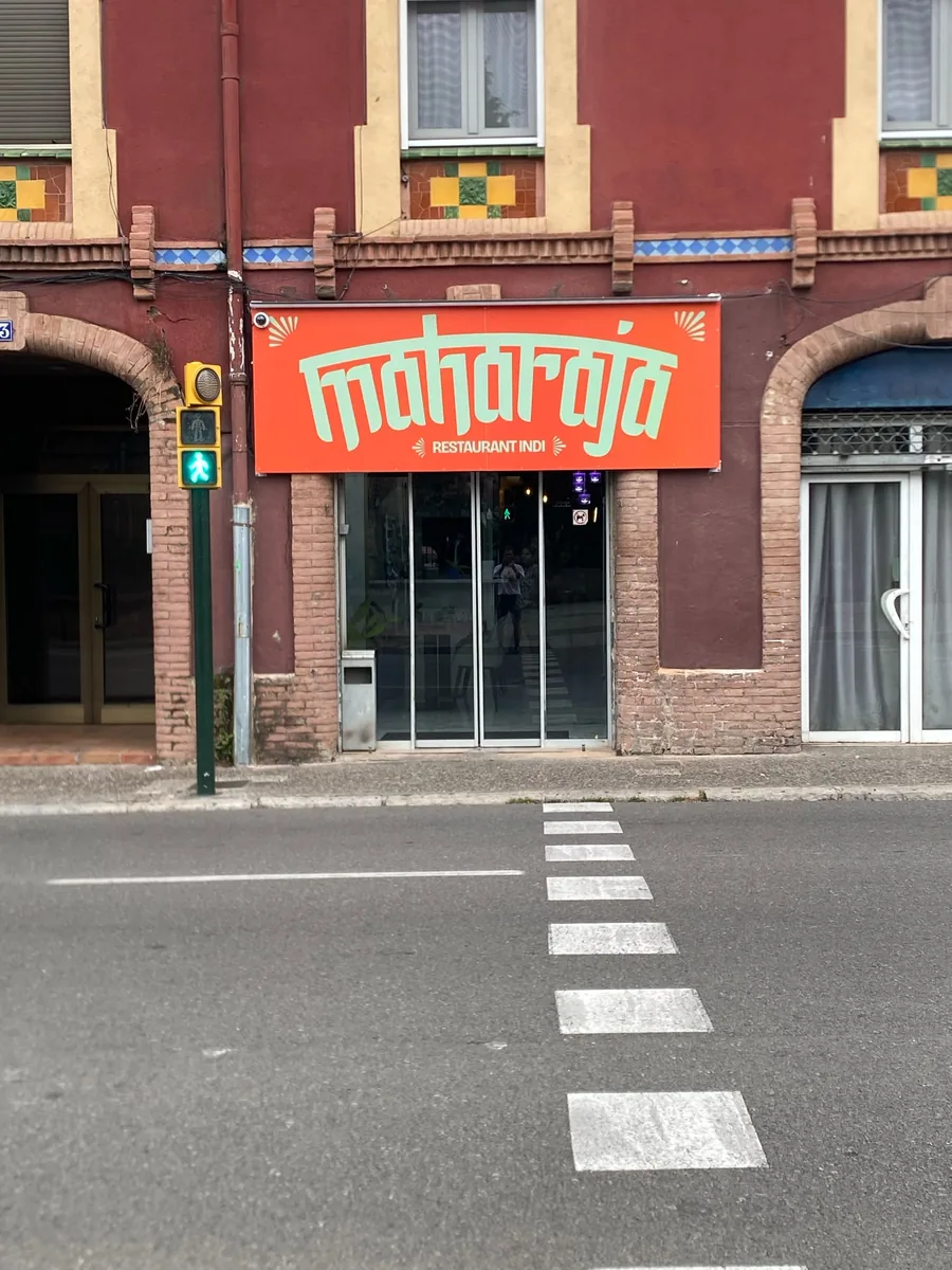 Rètol de local — Maharaja Restaurant Indi