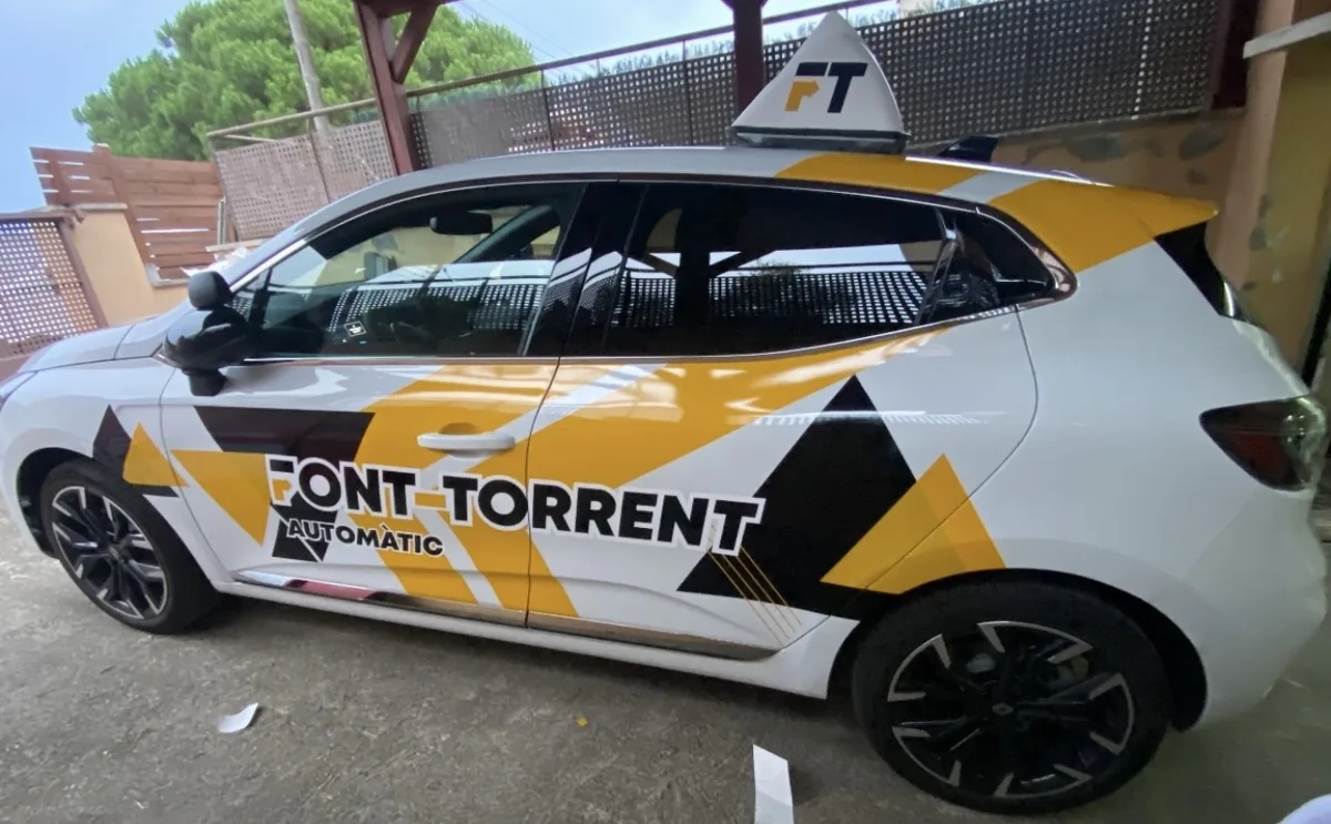 Retolació de vehicle — Font Torrent blanc