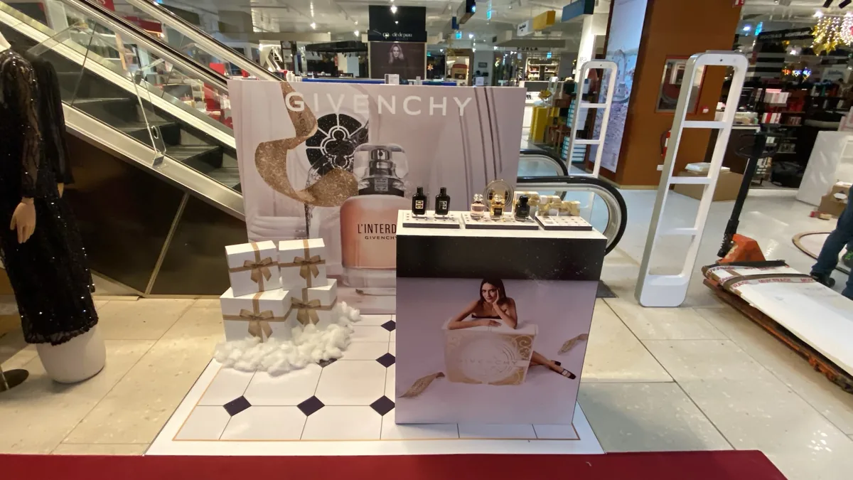 Stand i expositor — Givenchy