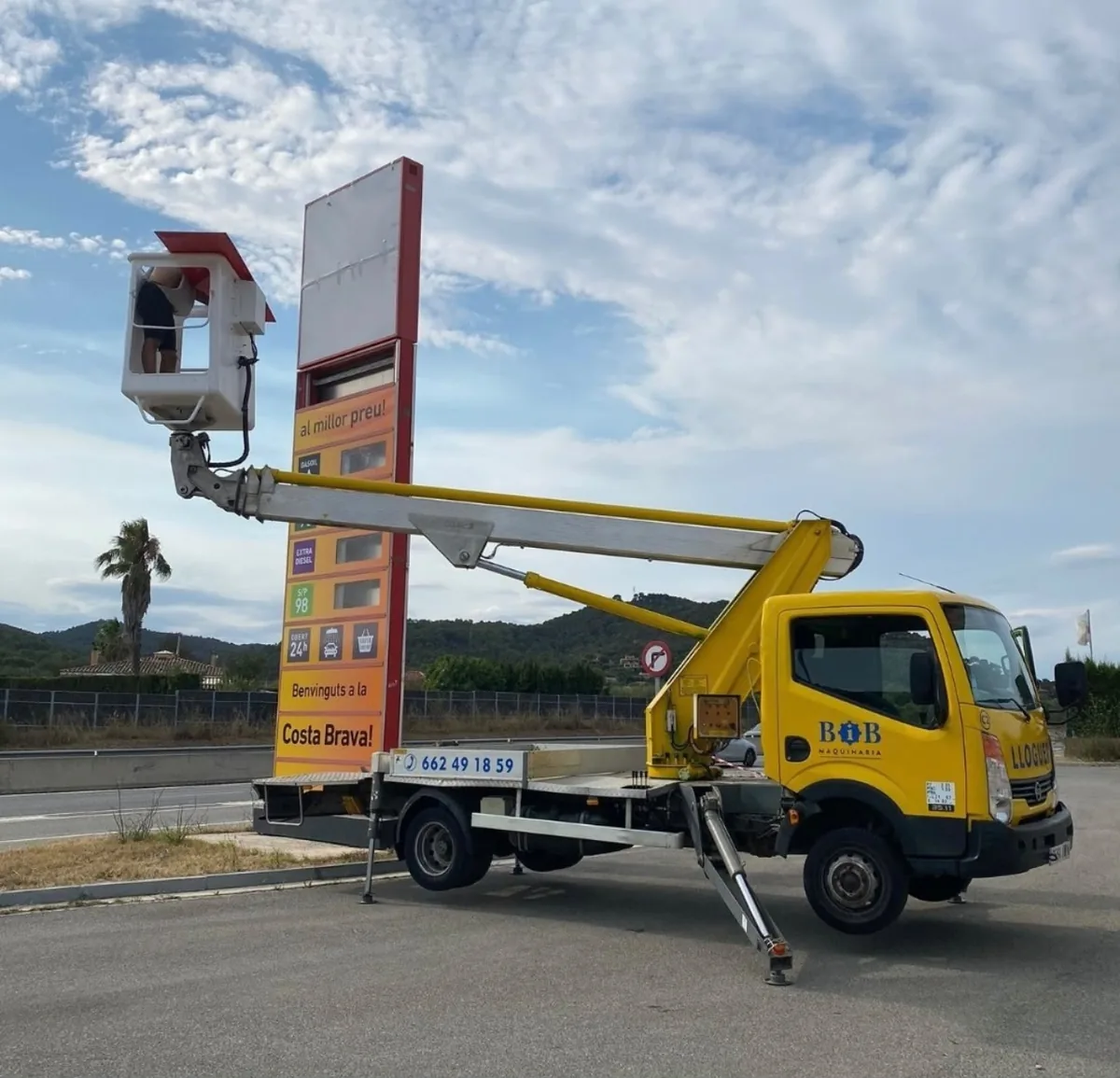 Instal·lació de tòtem lluminós — Costa Brava