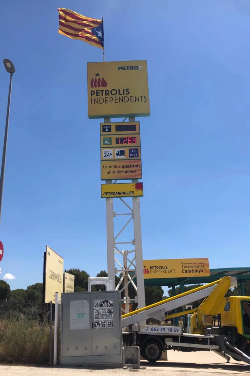 Tòtem lluminós — Petrolis Independents